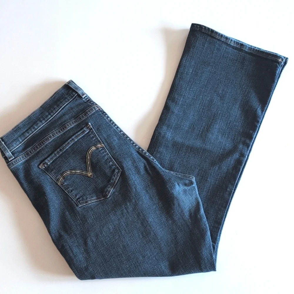 Levi Strauss & Co. Original Riveted Classic Boot blue jeans. 16S 33 x 30